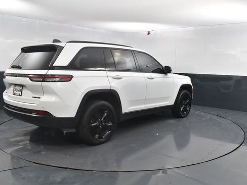 Used 2023 Jeep Grand Cherokee Limited w/ Black Appearance Package image 9