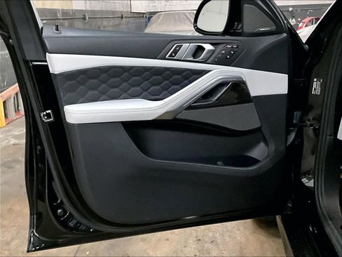Used 2021 BMW X6 M w/ Competition Package image 26