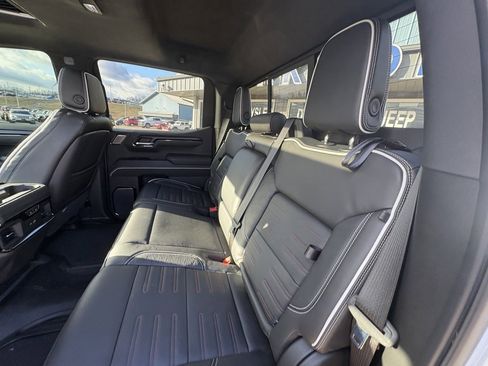 Used 2023 GMC Sierra 1500 AT4X image 22