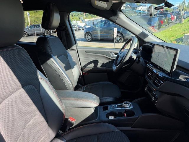 Used 2023 Ford Escape ST-Line w/ Tech Pack #1 AWD/4WD image 10