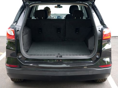 Used 2020 Chevrolet Equinox LS w/ LS Convenience Package FWD image 9