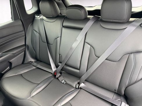 New 2026 Jeep Compass Latitude image 13