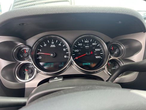 Used 2010 Chevrolet Silverado 2500 LT w/ Interior Plus Package AWD/4WD image 15