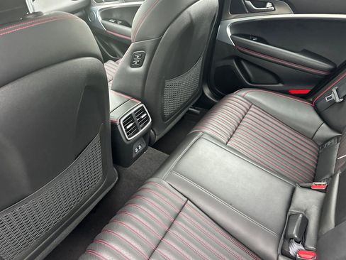 Used 2025 Genesis G70 3.3T Advanced image 13