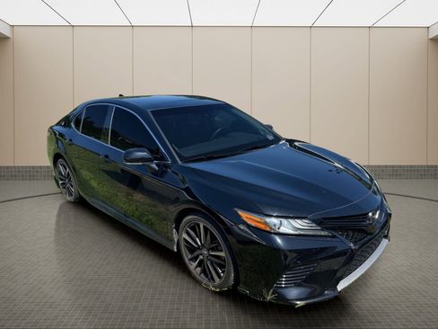 Used 2019 Toyota Camry XSE FWD image 9