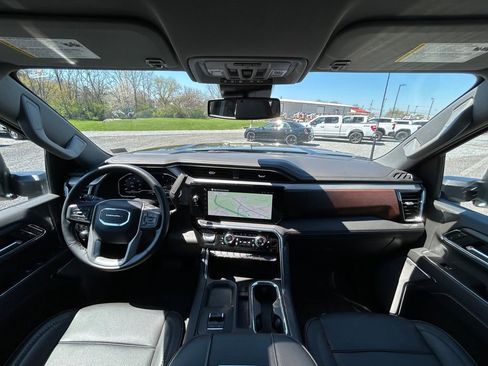 Used 2024 GMC Sierra 2500 Denali AWD/4WD image 3