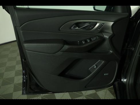 Used 2023 Chevrolet Traverse Premier image 25