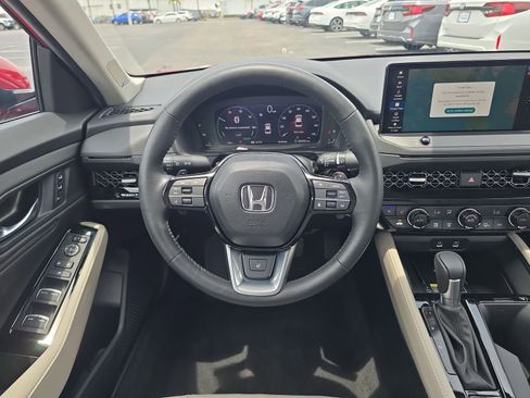 Used 2025 Honda Accord Touring image 9