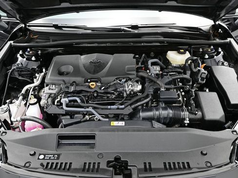 Used 2025 Toyota Camry SE FWD image 5