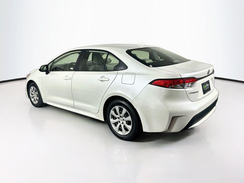 Used 2021 Toyota Corolla LE FWD image 5