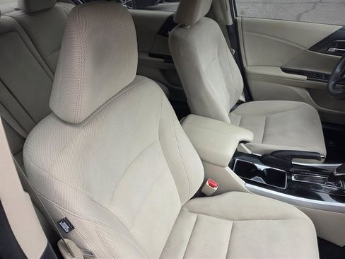 Used 2017 Honda Accord EX image 7