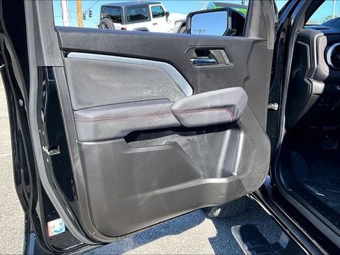 Used 2024 Chevrolet Colorado Z71 w/ Z71 Convenience Package 2 image 17