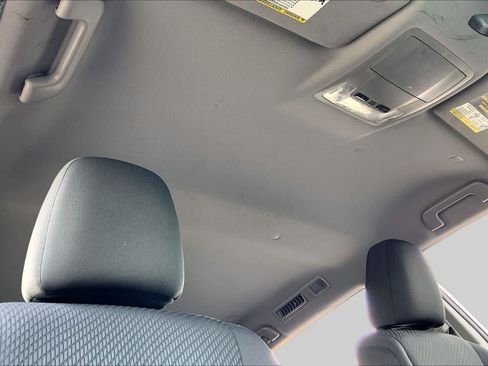 Used 2019 Toyota Highlander LE FWD image 14