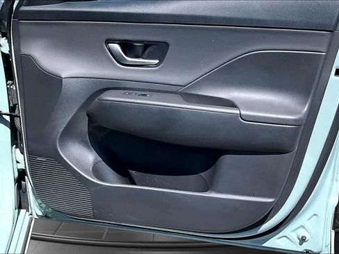 Used 2024 Hyundai Kona Limited FWD image 29
