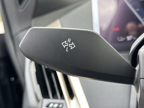 New 2026 BMW iX xDrive45 image 33