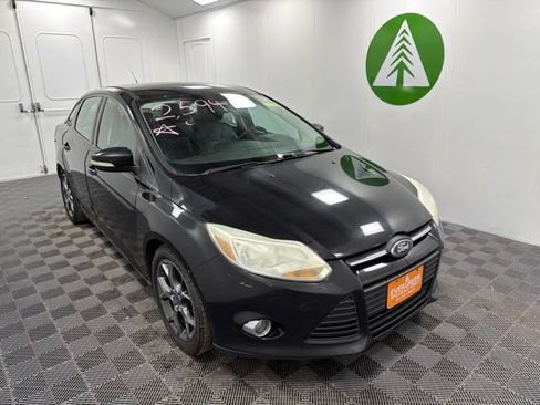 Used 2014 Ford Focus SE w/ Equipment Group 201A FWD image 3