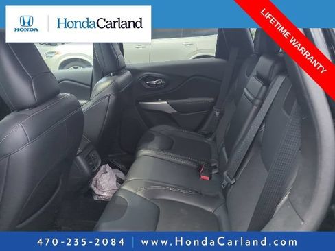 Used 2018 Jeep Cherokee Latitude Plus w/ Comfort/Convenience Group FWD image 13