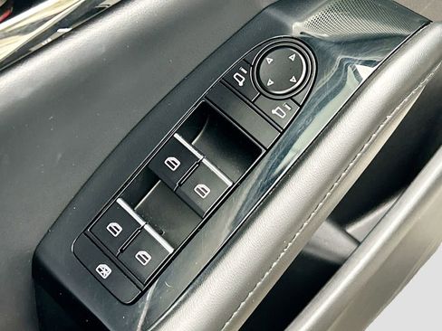 Used 2022 MAZDA MAZDA3 s image 22