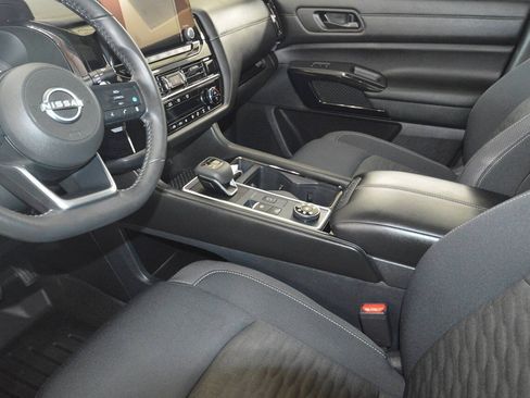 Used 2025 Nissan Pathfinder SV w/ SV Premium Package AWD/4WD image 35