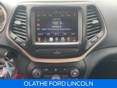 Used 2017 Jeep Cherokee Latitude FWD image 12