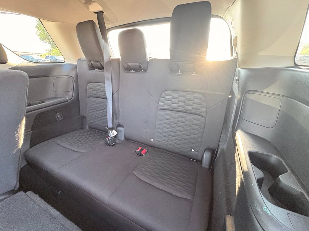 Used 2025 Nissan Pathfinder SV FWD image 27