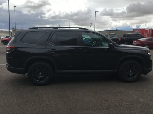 Used 2025 Honda Pilot TrailSport image 7