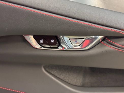 Used 2024 Chevrolet Corvette Stingray Coupe w/ Z51 Performance Package image 20