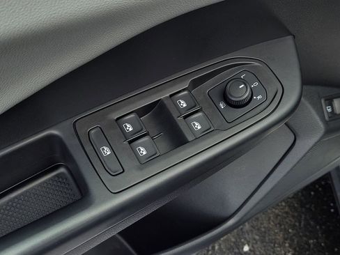 Used 2022 Volkswagen Taos SE image 11