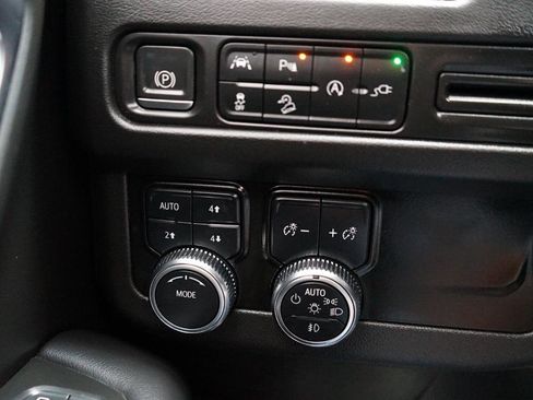 Used 2022 GMC Yukon AT4 AWD/4WD image 18