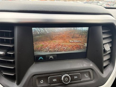 Used 2019 GMC Acadia SLE image 18