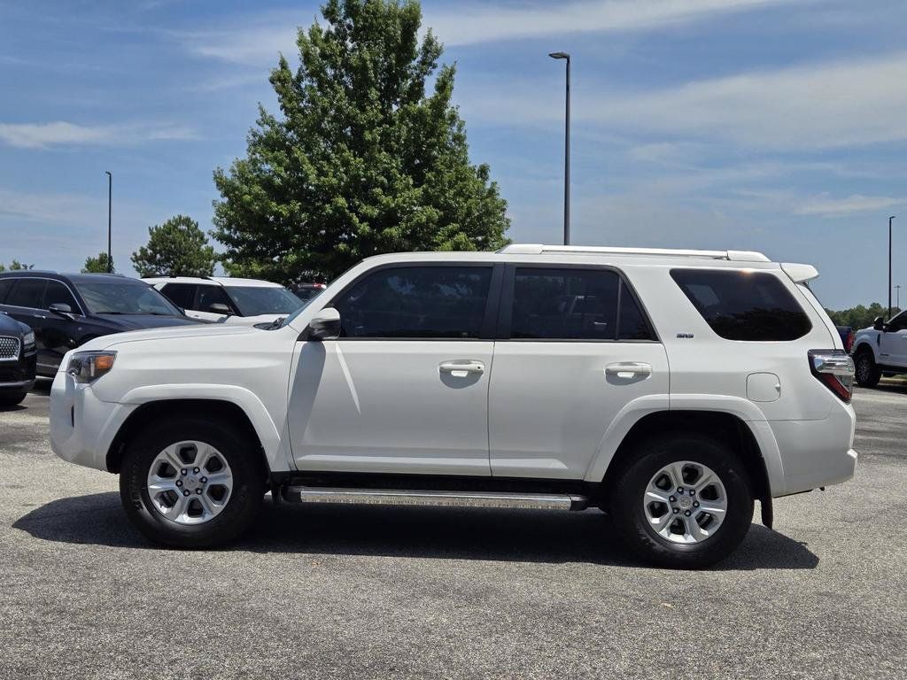 Used 2018 Toyota 4Runner SR5 AWD/4WD image 12