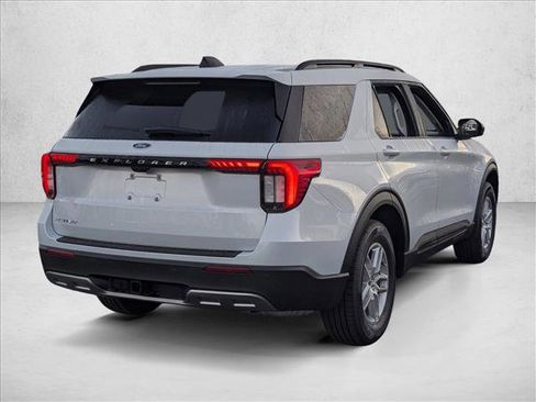 New 2026 Ford Explorer Active w/ Active Comfort Package image 2