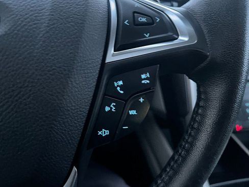 Used 2017 Ford Fusion SE image 25