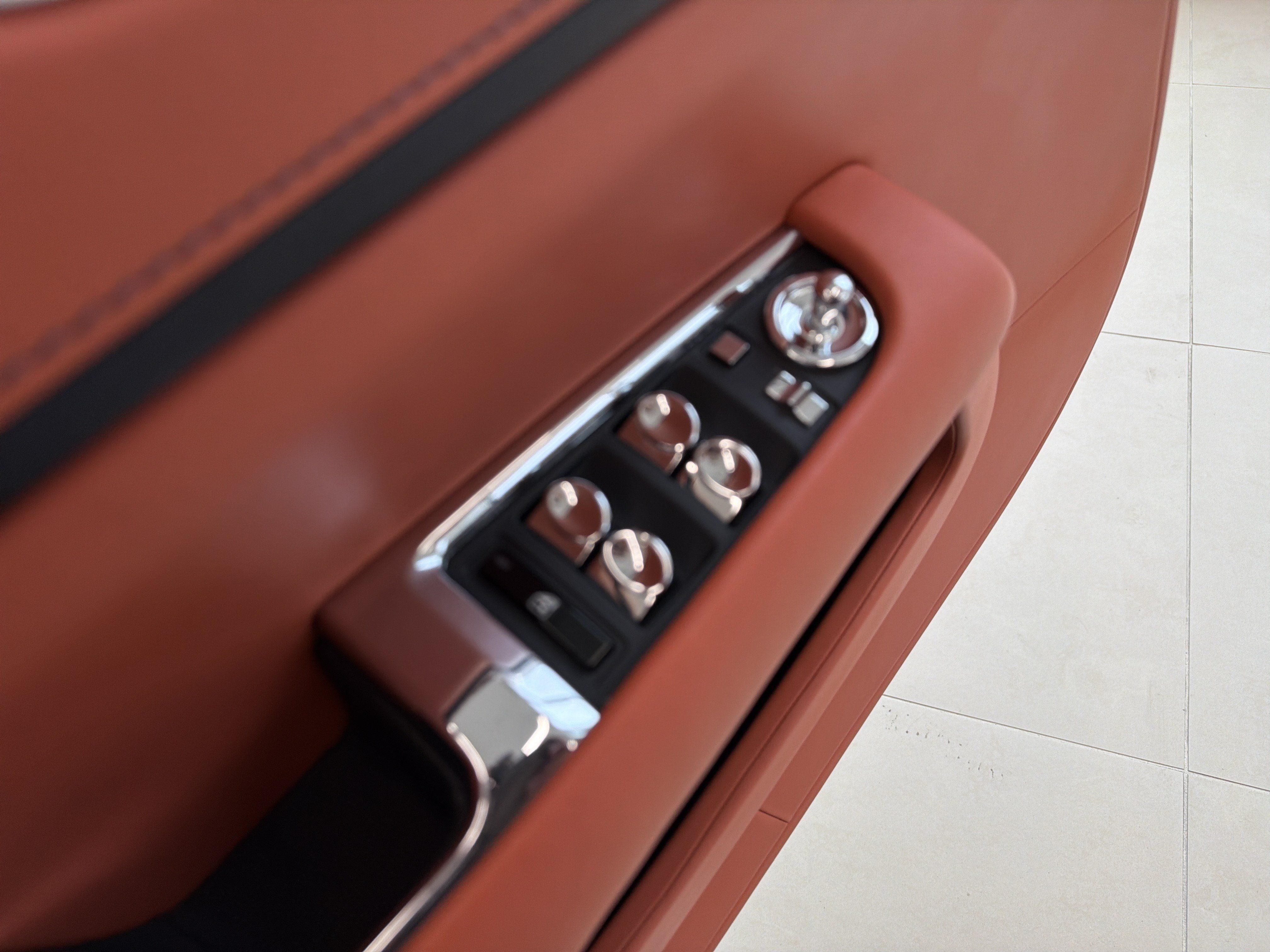 Certified 2018 Rolls-Royce Dawn RWD image 14