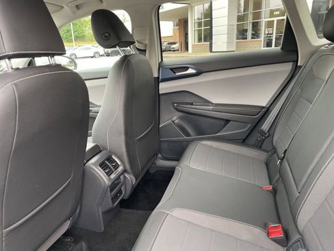 Used 2024 Volkswagen Taos SE image 5