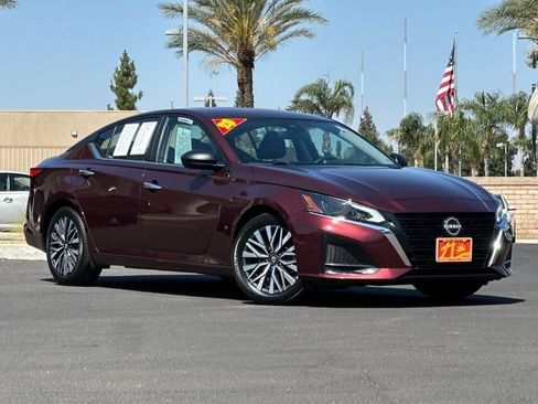 Used 2025 Nissan Altima 2.5 SV FWD image 1