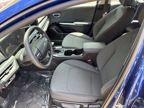 Used 2025 Kia K4 FWD image 28