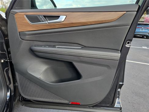 New 2026 Volkswagen Atlas SE image 25