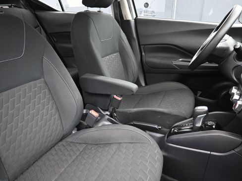 Used 2022 Nissan Kicks S FWD image 27