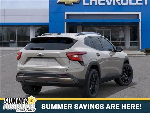 New 2026 Chevrolet Trax ACTIV w/ Sunroof Package FWD image 4