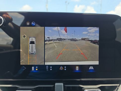 New 2026 Chevrolet Equinox LT w/ Convenience Package II FWD image 22