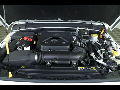 Used 2024 Jeep Wrangler Unlimited AWD/4WD image 15