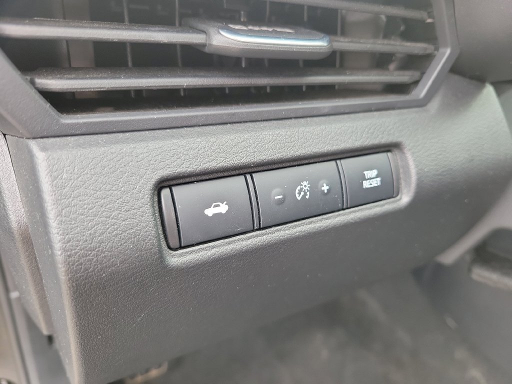 Used 2025 Nissan Altima 2.5 SV FWD image 25