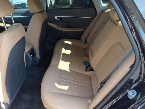 Certified 2025 Hyundai Sonata Limited FWD image 17
