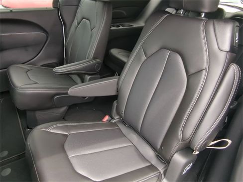 New 2026 Chrysler Voyager LX image 33