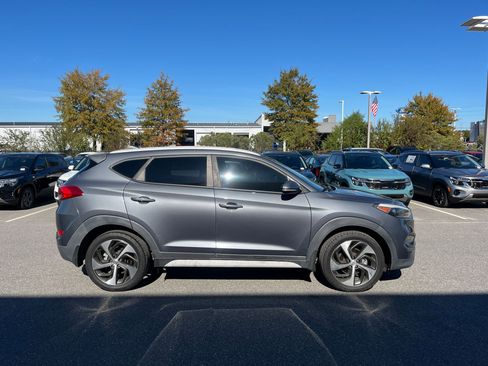 Used 2018 Hyundai Tucson Sport image 10