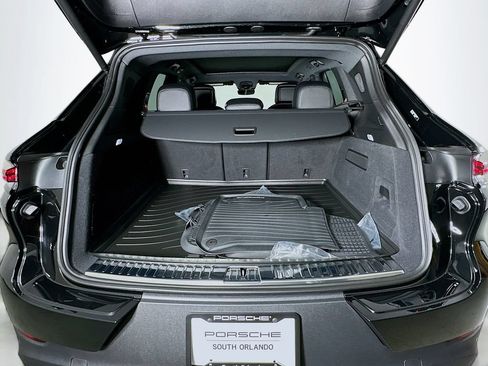 Certified 2026 Porsche Cayenne AWD/4WD image 28