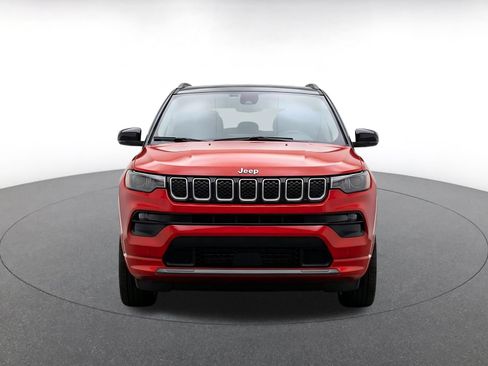 Used 2025 Jeep Compass Limited AWD/4WD image 2