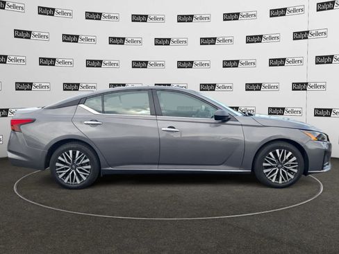 Used 2025 Nissan Altima 2.5 SV FWD image 7