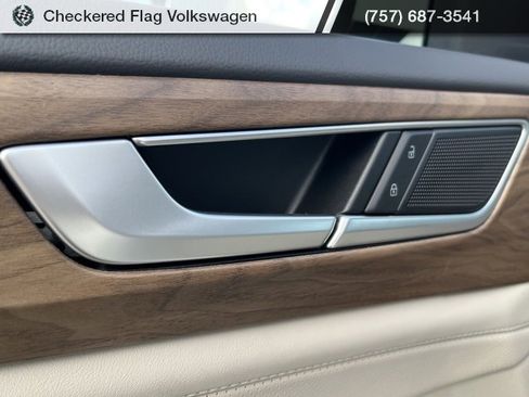 Used 2025 Volkswagen Atlas SE image 14